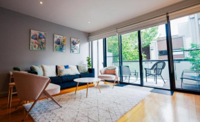 5-Star Location close to MCG, Cafes and Bars